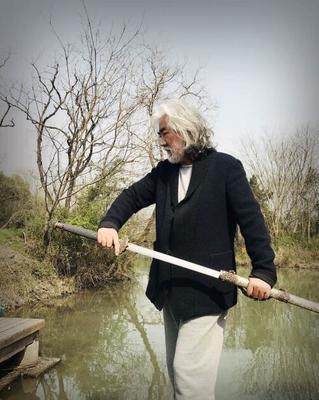 老驥伏櫪！張紀中耍劍顯“大俠”風范